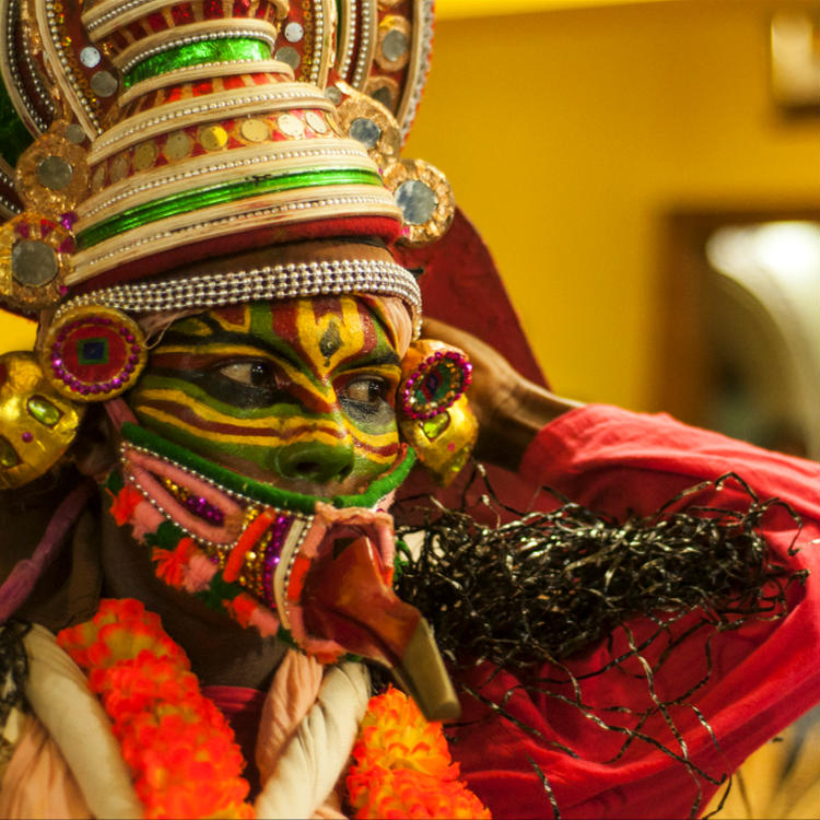 Garudan Thookkam