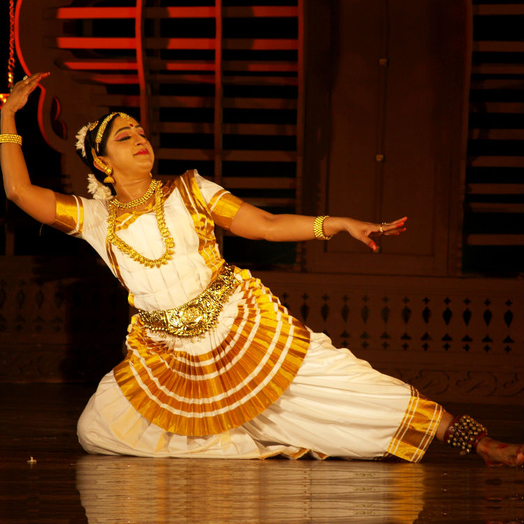 Mohiniyattam