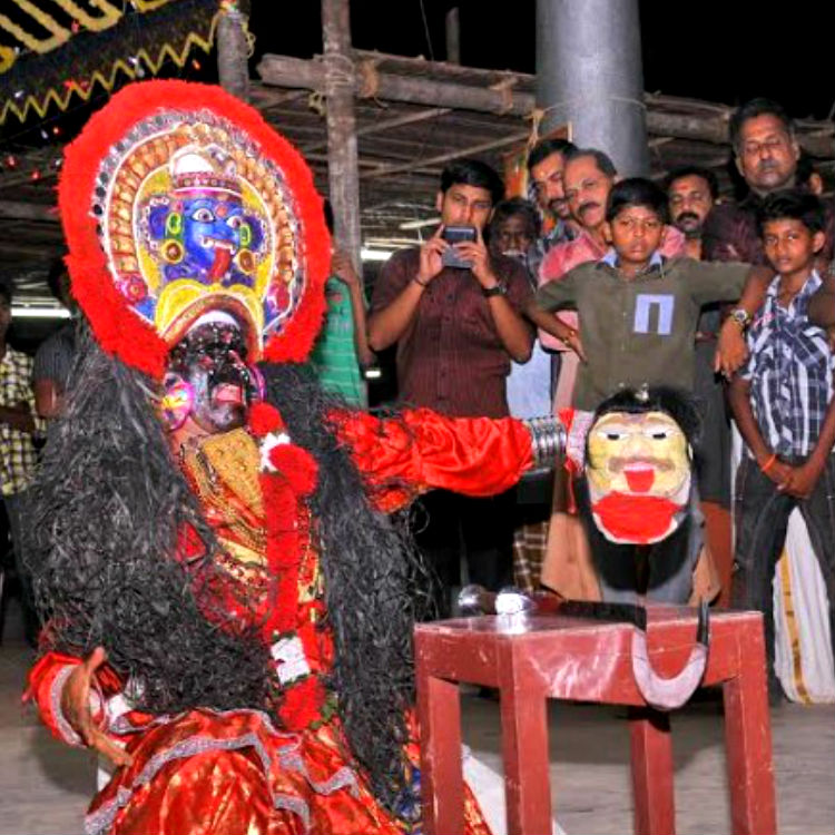 Theeyattu